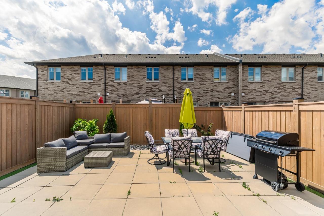 Modern Hamilton Homes Lake Ontario Shore By Globalstay Екстериор снимка