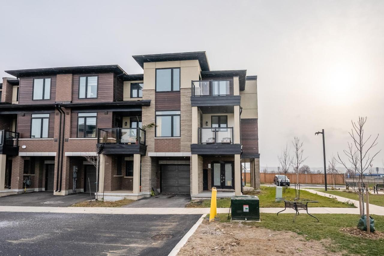 Modern Hamilton Homes Lake Ontario Shore By Globalstay Екстериор снимка